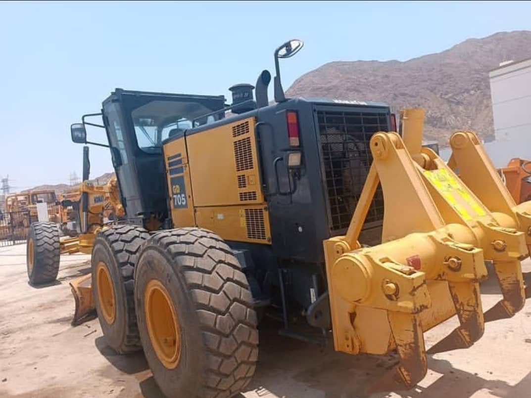 گریدر Komatsu GD705-5 (2) گریدر Komatsu GD705-5 (2)