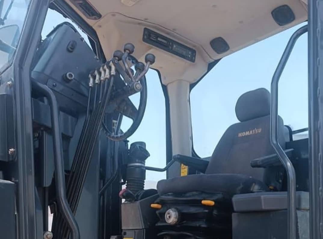 گریدر Komatsu GD705-5 (5) گریدر Komatsu GD705-5 (5)