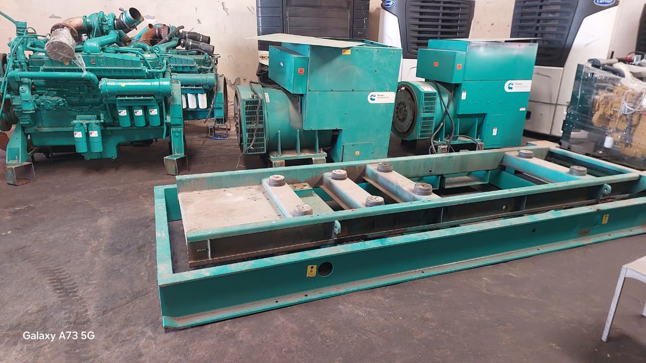 دیزل ژنراتور Cummins 825KVA (1) دیزل ژنراتور Cummins 825KVA (1)